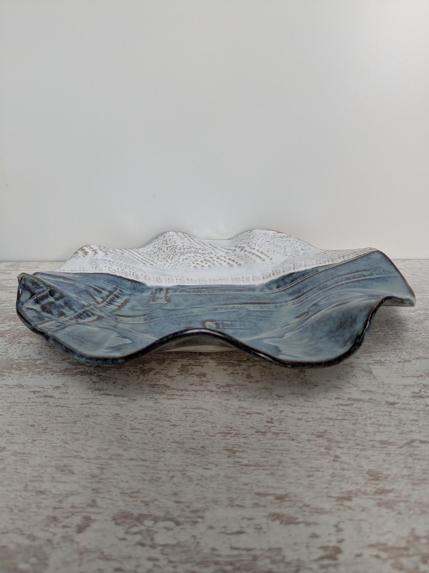 Denim-look schaal met wit 'truitje'