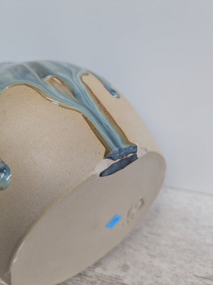 Lichtgroene vaas met 'drips' (Charmant Imperfect)